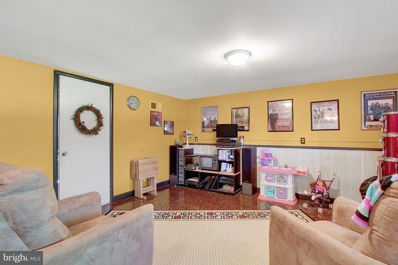 717 Gunnison Road York, PA 17404 - Photo 19 of 25
