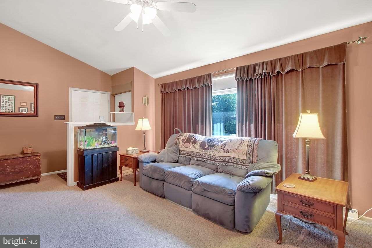 717 Gunnison Road York, PA 17404 - Photo 3 of 25