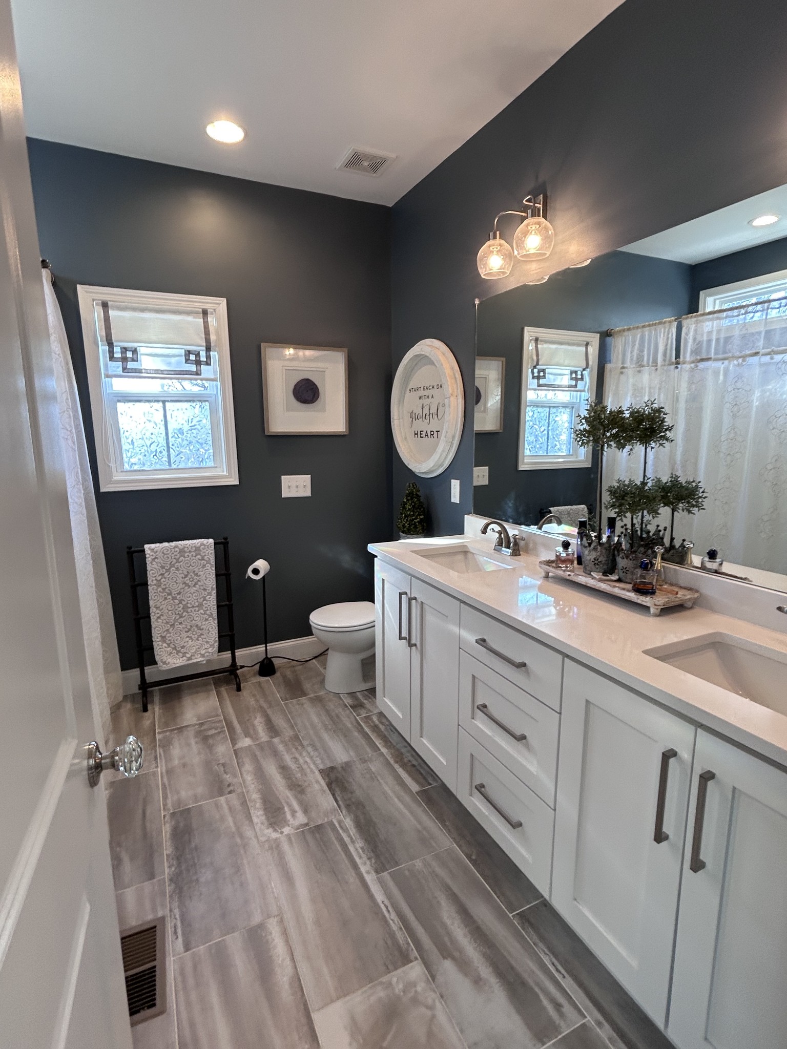 207 North Walnut Street Springfield, TN 37172 - Photo 10 of 14 a room with mirror furniture and a large window