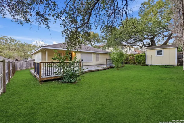 a view of back yard of the house