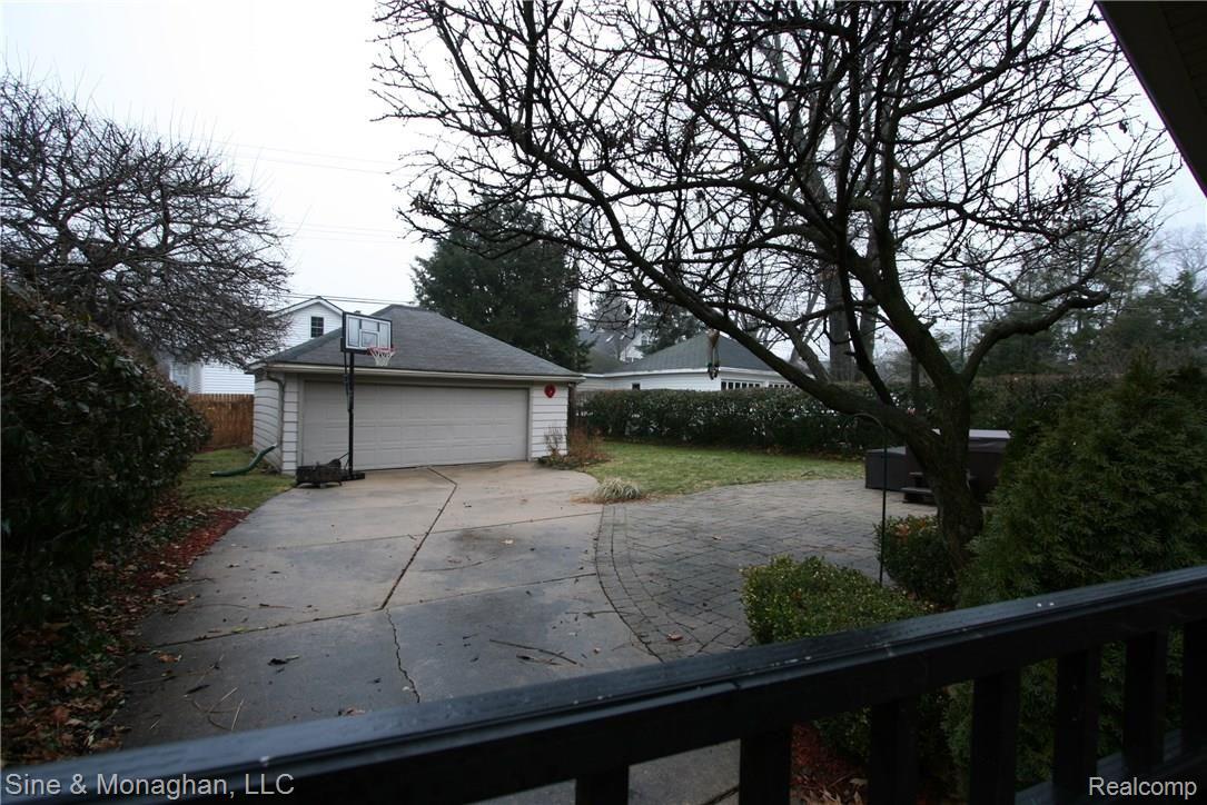 646 Washington Road Grosse Pointe, MI 48230 - Photo 24 of 26 2 car garage.JPG