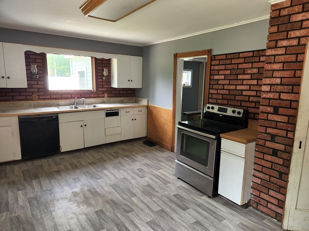 559 New Sherborn Road Athol, MA 01331 - Photo 7 of 15