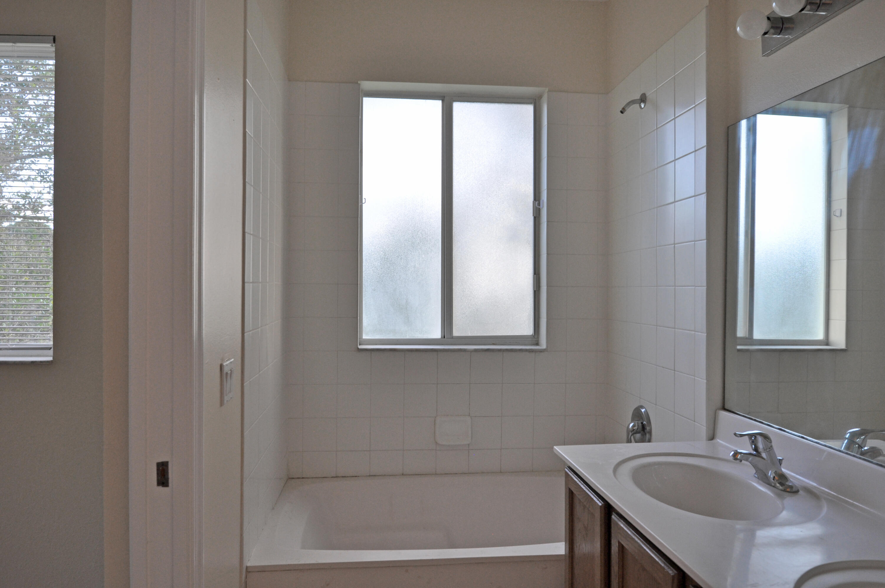 3179 Laurel Ridge Circle Riviera Beach, FL 33404 - Photo 24 of 35 DSC_0024-1