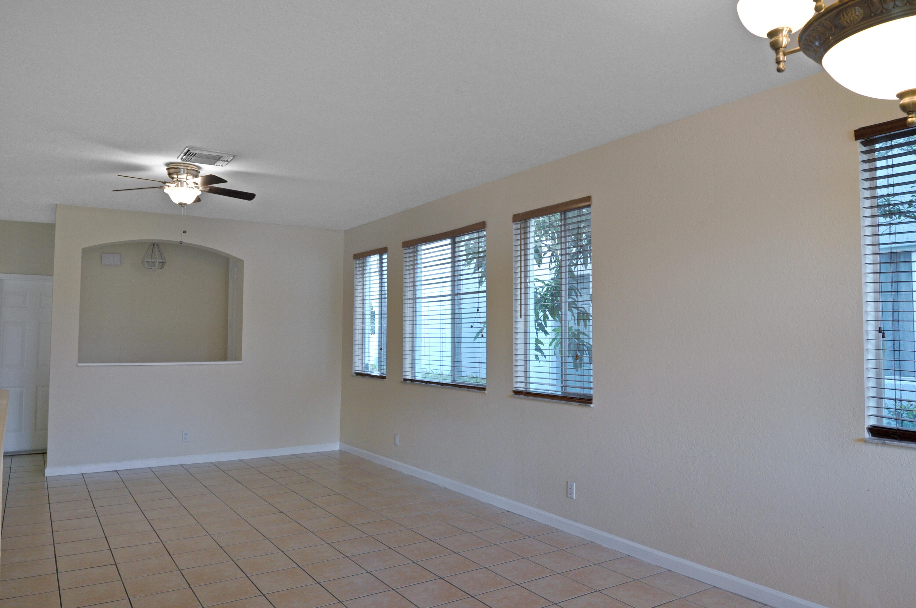 3179 Laurel Ridge Circle Riviera Beach, FL 33404 - Photo 10 of 35 DSC_0010-1