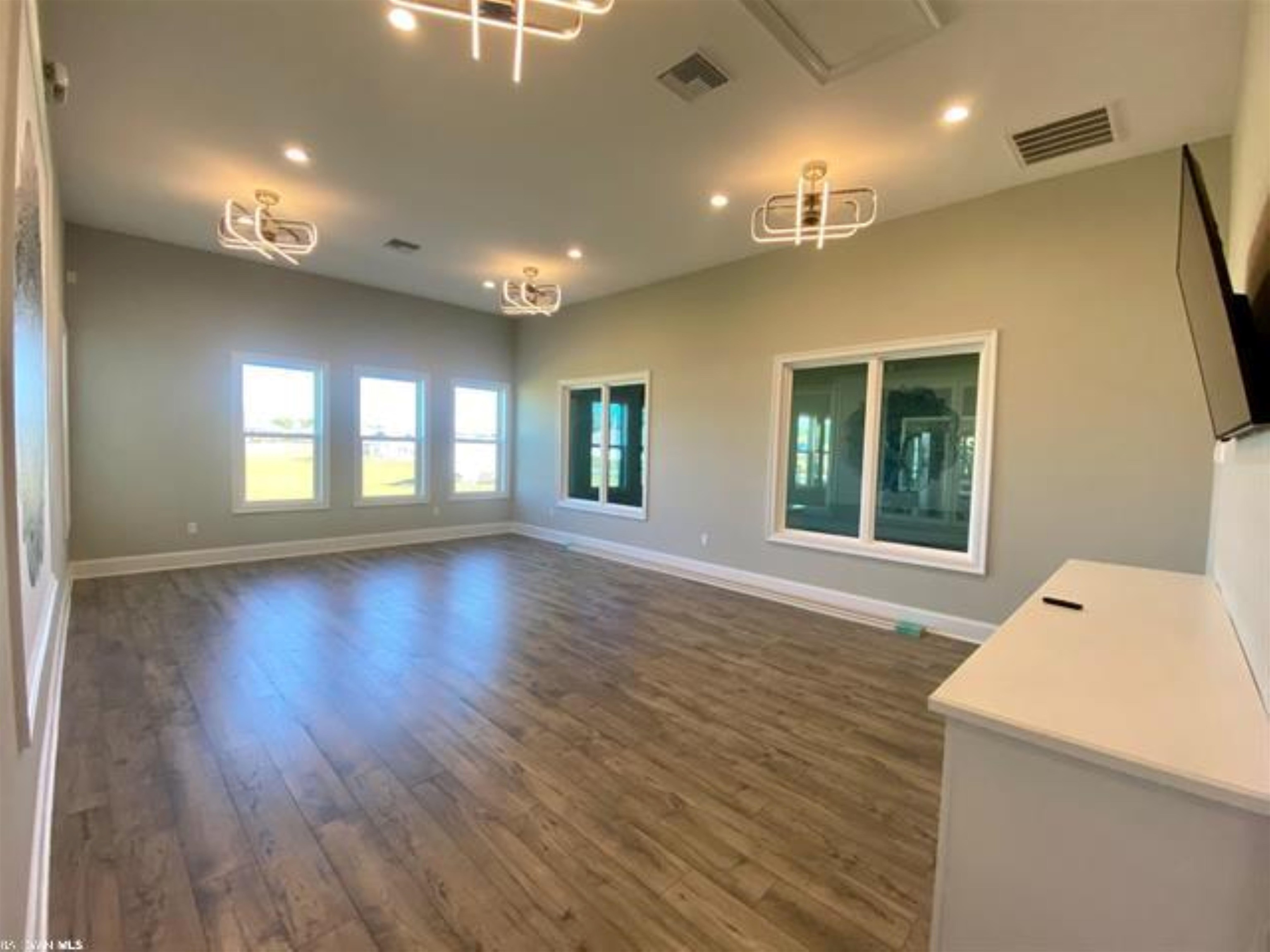 10977 Secretariat Boulevard Daphne, AL 36526 - Photo 27 of 33 Living Room
