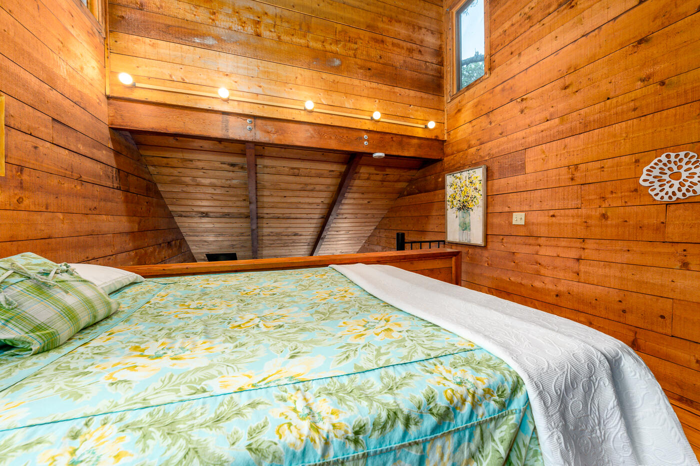 1780 Route 6, Unit B3 Wellfleet, MA 02667 - Photo 20 of 22 a bed sitting in a bedroom next to a wall
