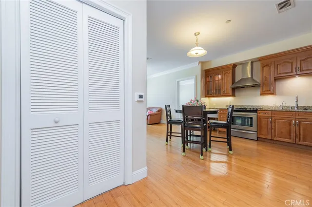 a view of a kitchen and dining room