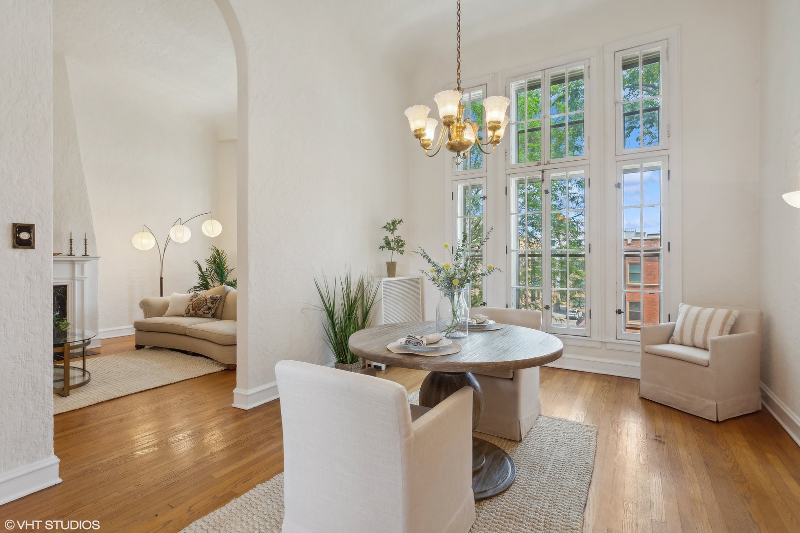 482 Sheridan Road, Unit 3 Evanston, IL 60202 - Photo 11 of 39 a living room with furniture and a chandelier