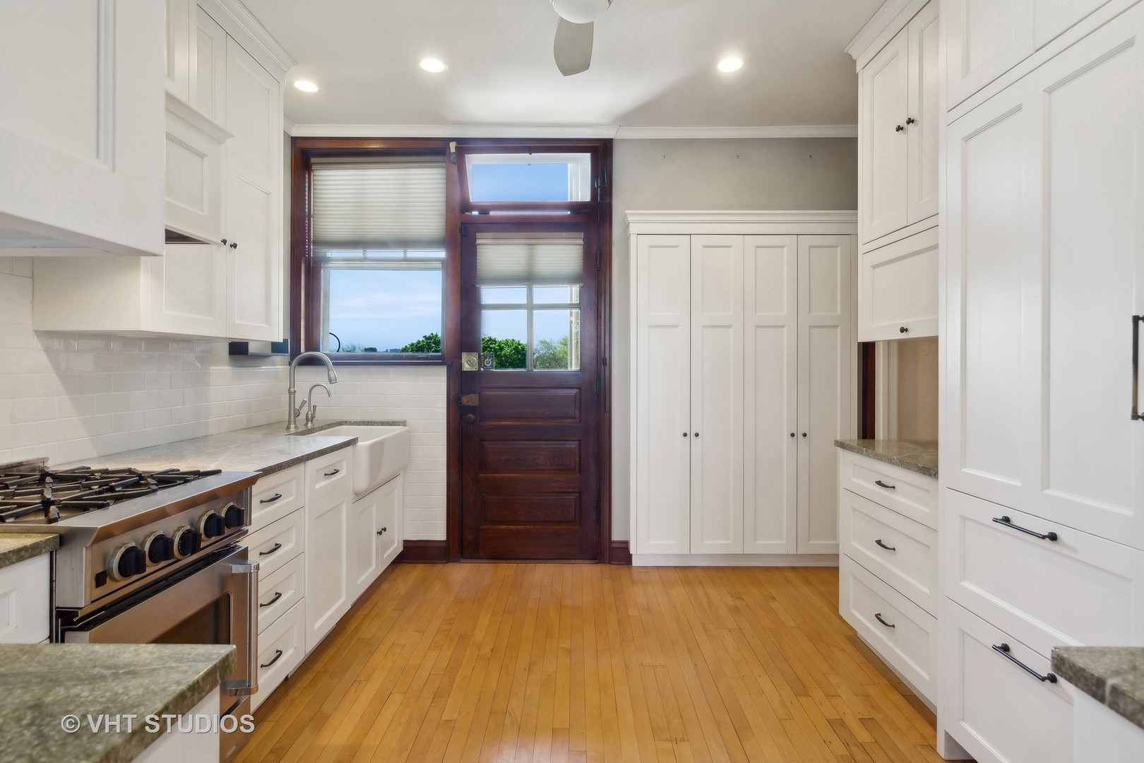 482 Sheridan Road, Unit 3 Evanston, IL 60202 - Photo 14 of 39 a kitchen with stainless steel appliances granite countertop a stove and a refrigerator