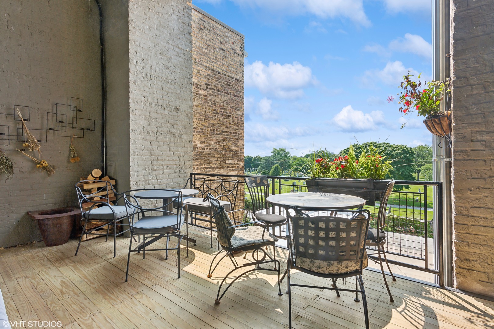 482 Sheridan Road, Unit 3 Evanston, IL 60202 - Photo 18 of 39 a view of chairs and table in patio