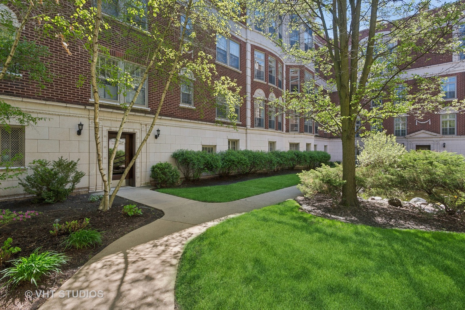 482 Sheridan Road, Unit 3 Evanston, IL 60202 - Photo 2 of 39 a view of a building in front of a tree