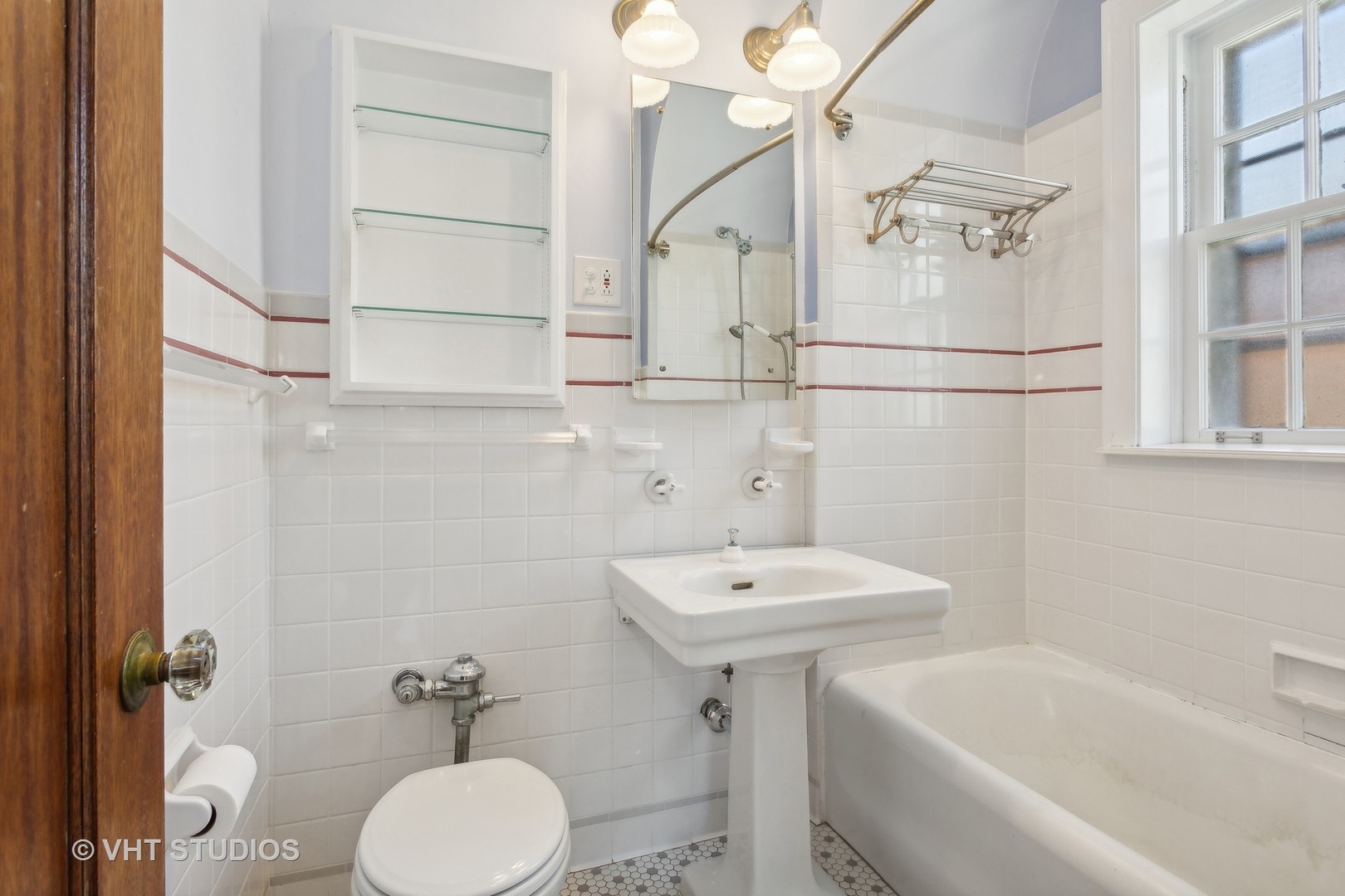 482 Sheridan Road, Unit 3 Evanston, IL 60202 - Photo 22 of 39 a bathroom with a sink a toilet and shower