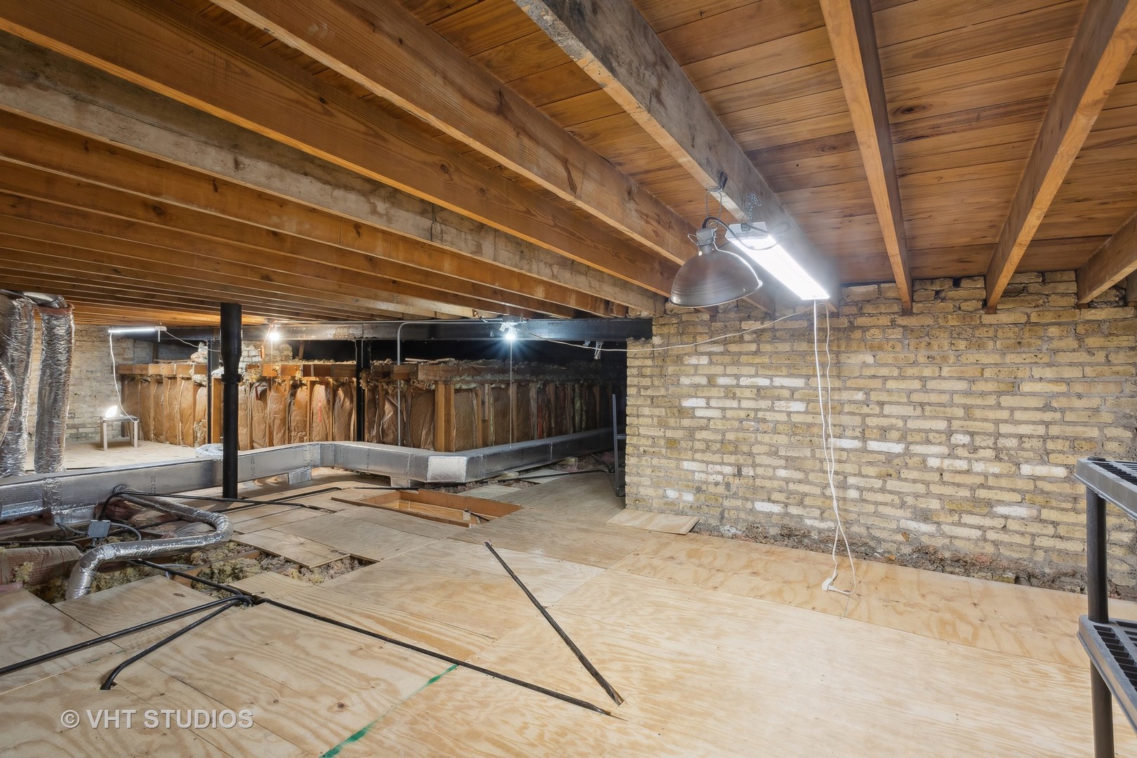 482 Sheridan Road, Unit 3 Evanston, IL 60202 - Photo 27 of 39 a view of parking garage with window