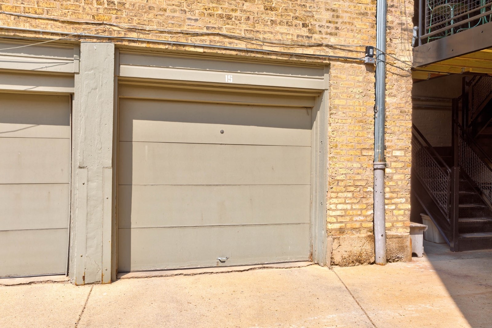 482 Sheridan Road, Unit 3 Evanston, IL 60202 - Photo 28 of 39 a view of a door of the house