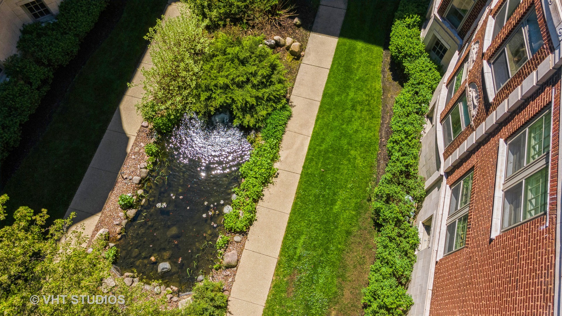 482 Sheridan Road, Unit 3 Evanston, IL 60202 - Photo 29 of 39 an aerial view of a house