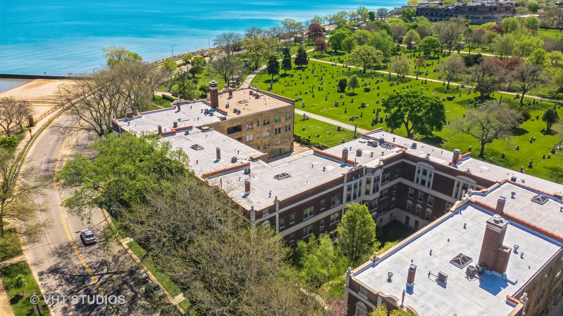 482 Sheridan Road, Unit 3 Evanston, IL 60202 - Photo 32 of 39 a view of a yard with an outdoor space