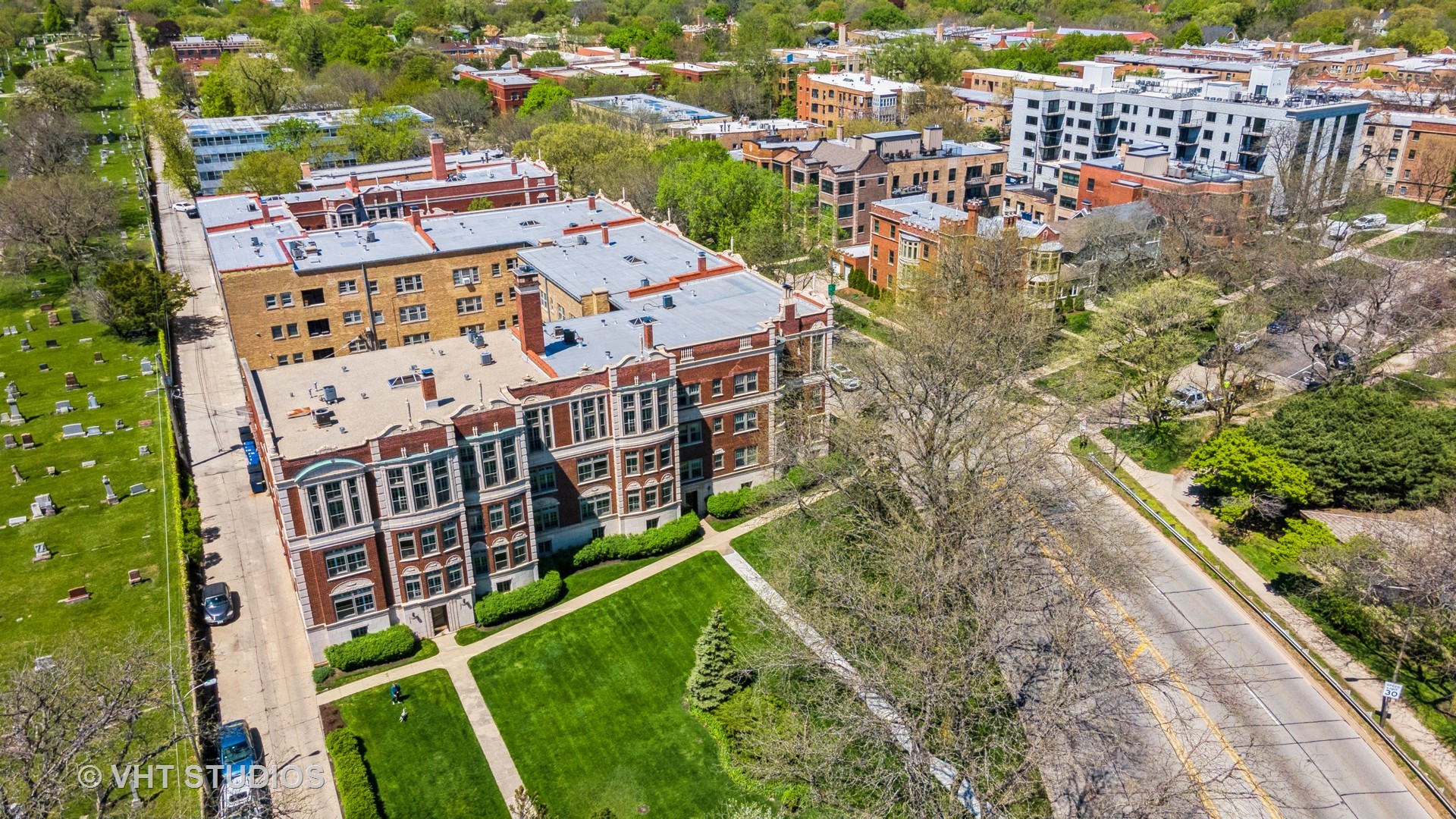 482 Sheridan Road, Unit 3 Evanston, IL 60202 - Photo 33 of 39 a view of a city