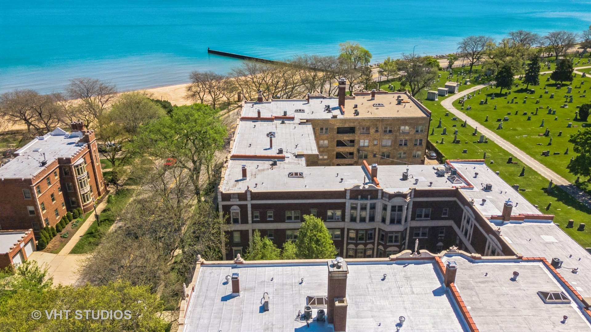 482 Sheridan Road, Unit 3 Evanston, IL 60202 - Photo 36 of 39 a view of a city with an ocean view