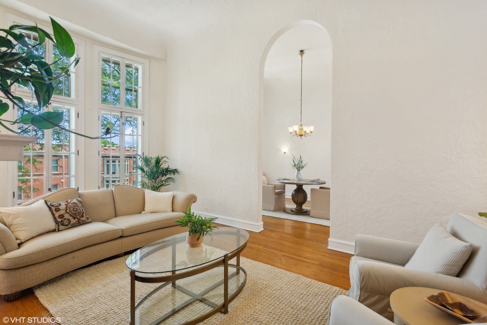 482 Sheridan Road, Unit 3 Evanston, IL 60202 - Photo 8 of 39 a living room with furniture and a window