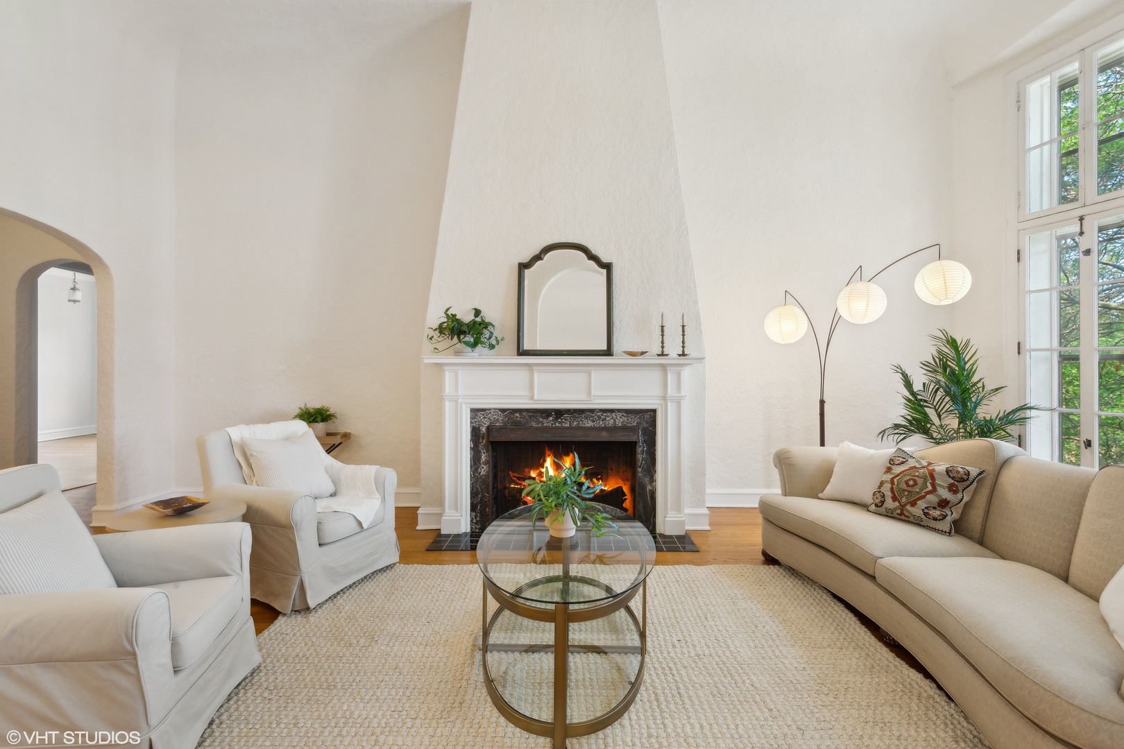 482 Sheridan Road, Unit 3 Evanston, IL 60202 - Photo 9 of 39 a living room with furniture and a fireplace