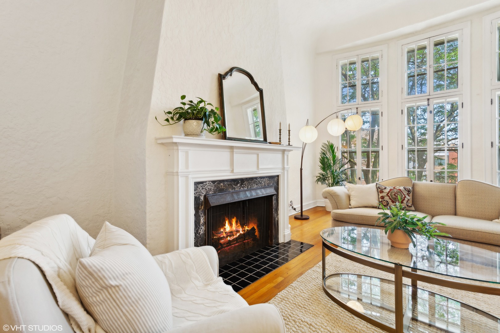 482 Sheridan Road, Unit 3 Evanston, IL 60202 - Photo 10 of 39 a living room with furniture and a fireplace