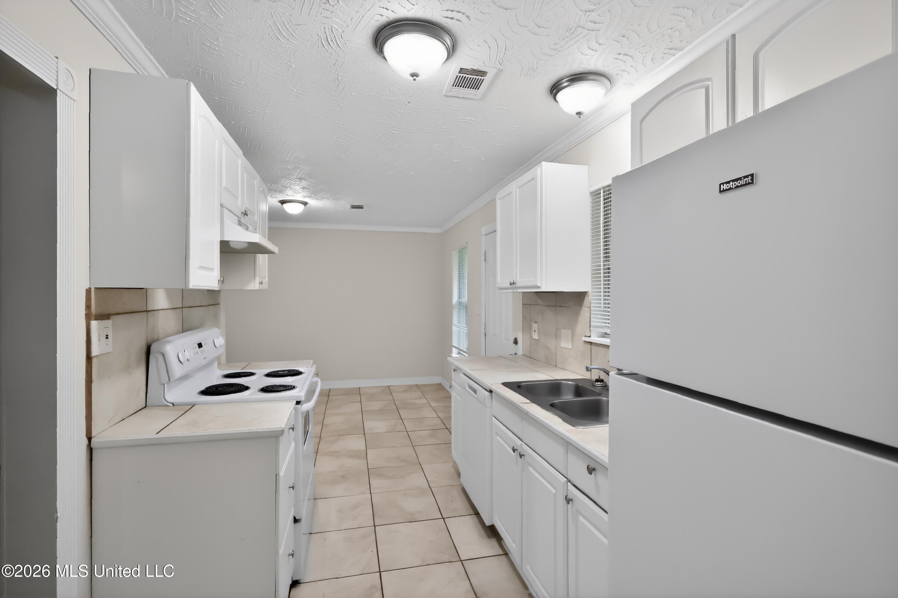 4003 West Lake Road Jackson, MS 39212 - Photo 19 of 38 19_4003_W_Lake_Rd-Kitchen-5512
