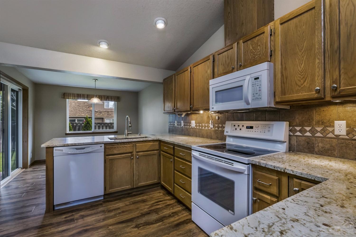 3032 Northeast Raleigh Court Bend, OR 97701 - Photo 5 of 21 Additional Photo