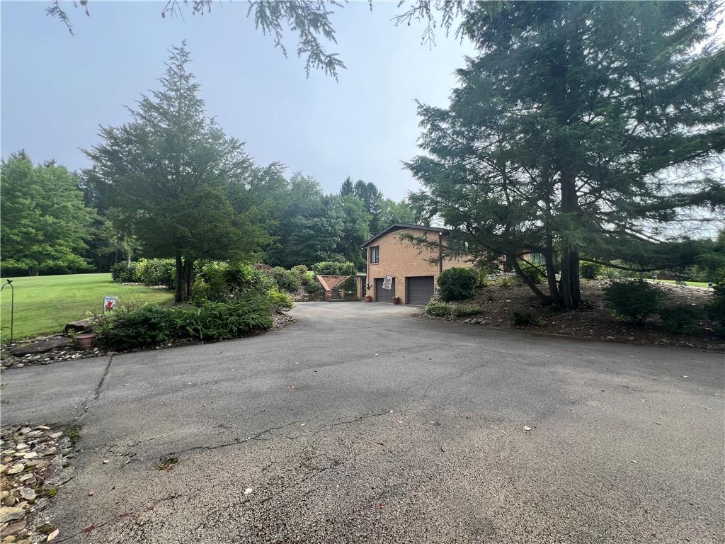 327 Holyoke Road Butler, PA 16001 - Photo 4 of 44 Gallery Image 4