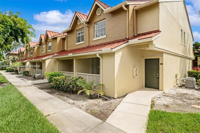 $250,000 | 18352 Northwest 68th Avenue, Unit P, Miami Gardens, FL 33015