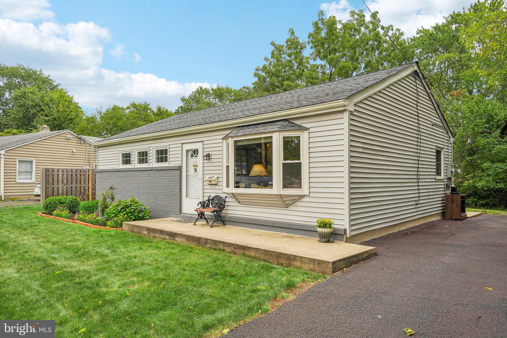 533 Winding Road Lansdale, PA 19446 - Photo 2 of 28 Gallery Image 2