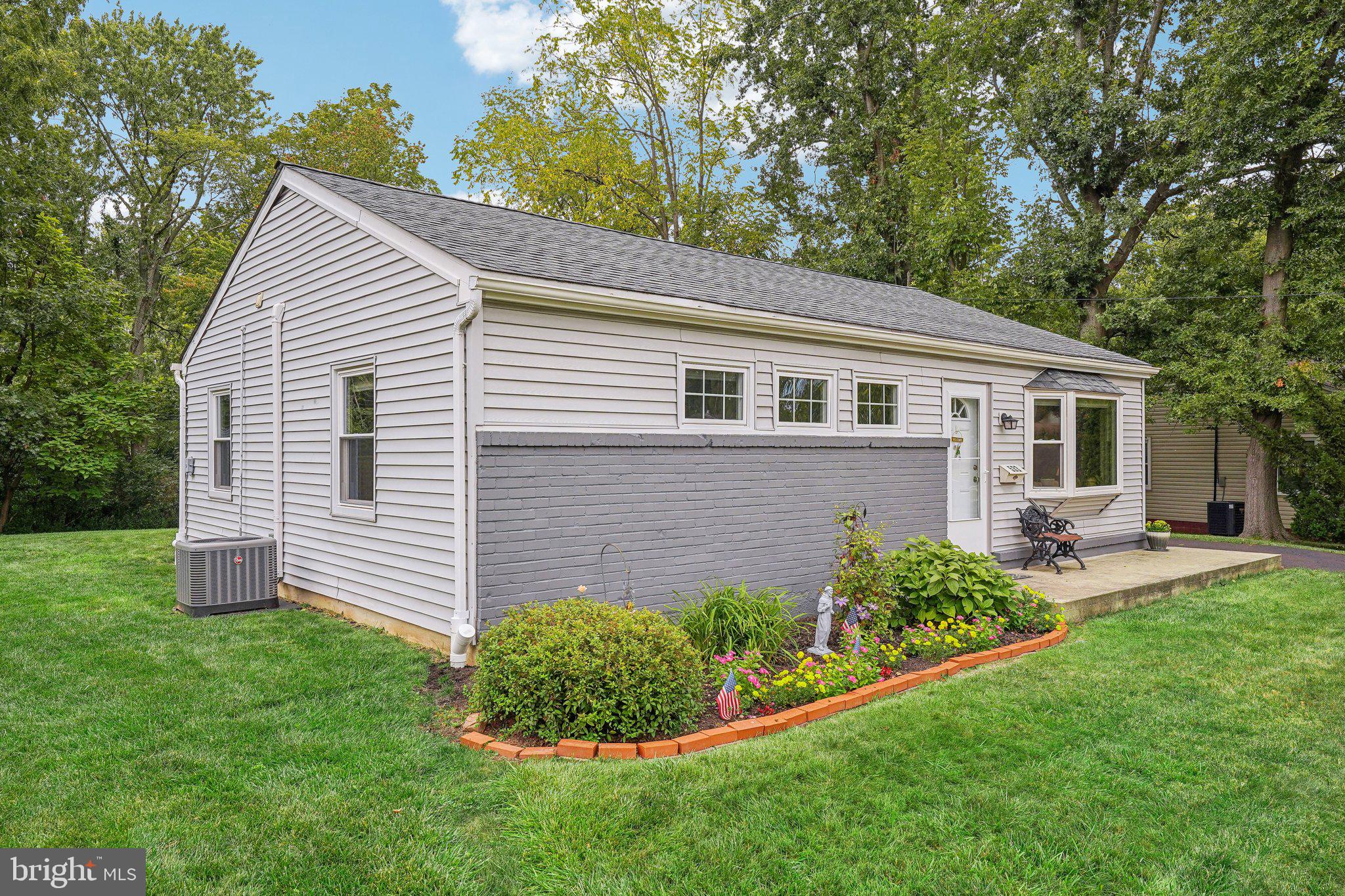 533 Winding Road Lansdale, PA 19446 - Photo 3 of 28 Gallery Image 3
