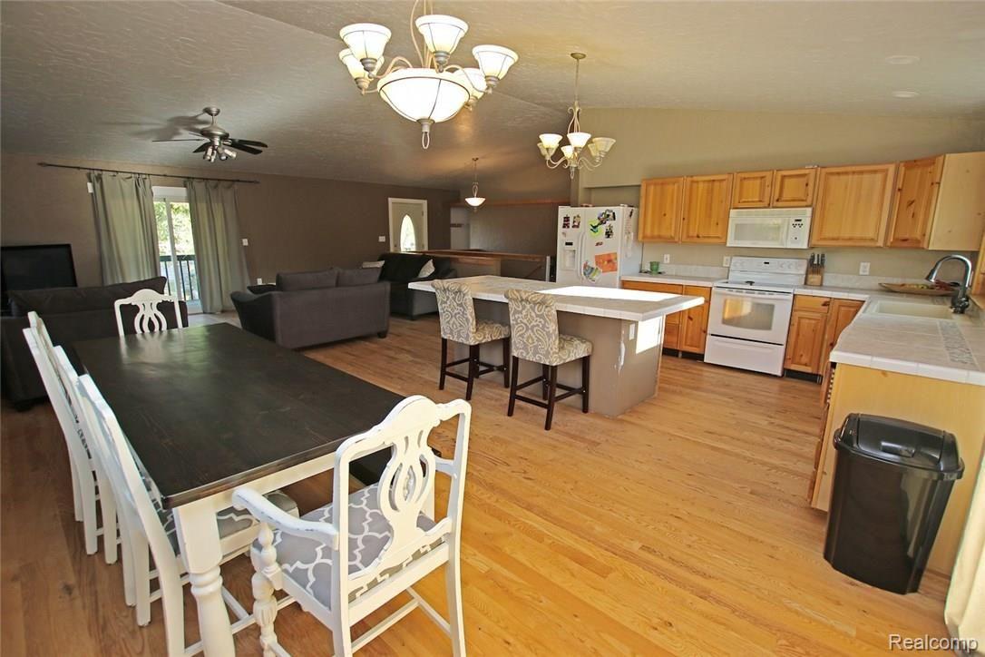 3818 Mels Road Metamora, MI 48455 - Photo 25 of 53 25) Open Kitchen.jpg