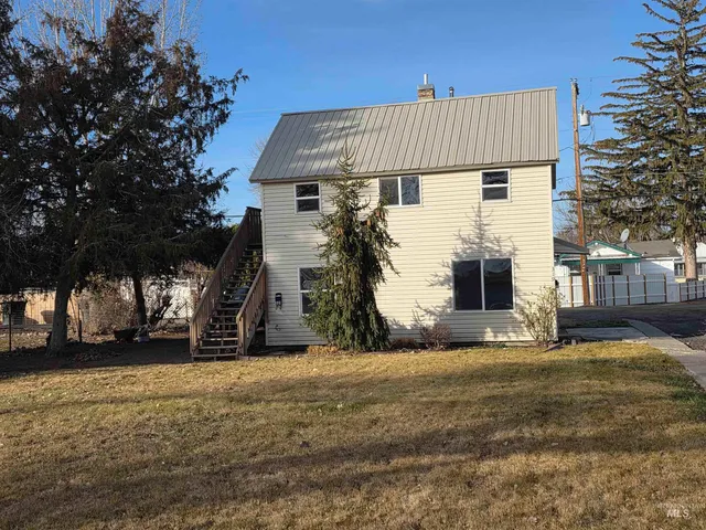 $325,000 | 325 Idaho Street, Gooding, ID 83330