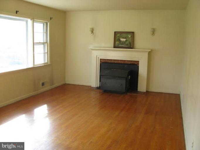 2033 Old Chapel Road Boyce, VA 22620 - Photo 2 of 10 Living Room