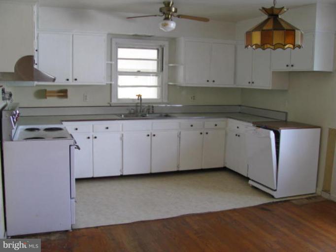 2033 Old Chapel Road Boyce, VA 22620 - Photo 3 of 10 Kitchen