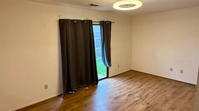 $1,900 | 2423 Knowlwood Drive, Hanford, CA 93230