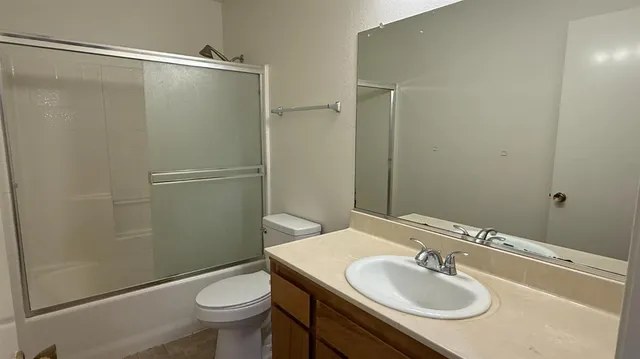 $1,900 | 2423 Knowlwood Drive, Hanford, CA 93230