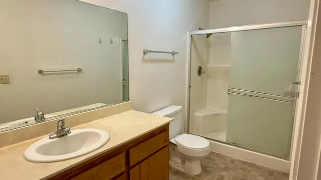 $1,900 | 2423 Knowlwood Drive, Hanford, CA 93230