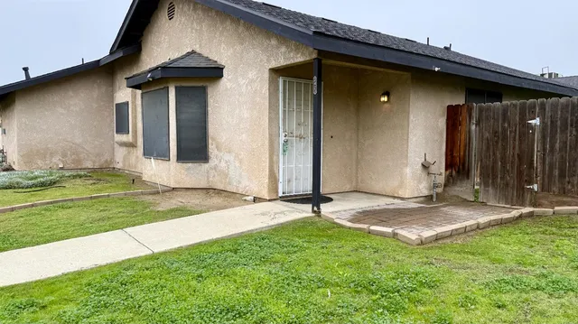 $1,900 | 2423 Knowlwood Drive, Hanford, CA 93230