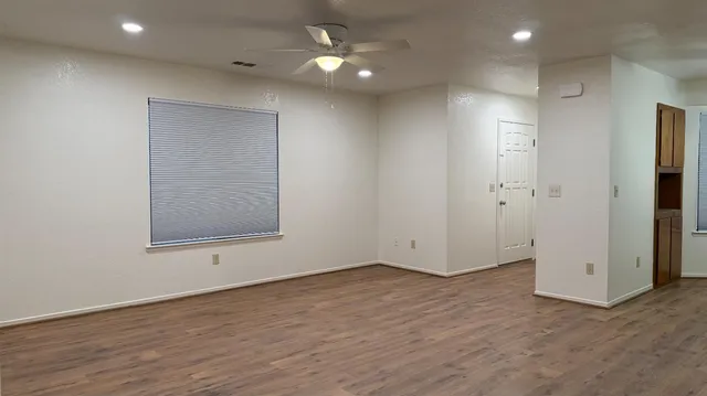 $1,900 | 2423 Knowlwood Drive, Hanford, CA 93230