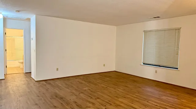 $1,900 | 2423 Knowlwood Drive, Hanford, CA 93230