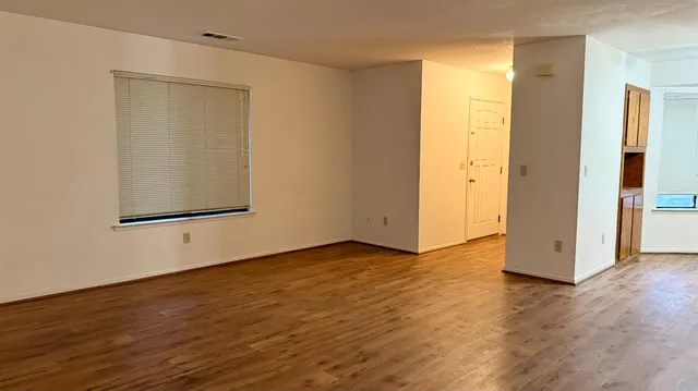 $1,900 | 2423 Knowlwood Drive, Hanford, CA 93230