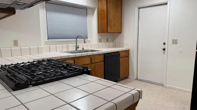 $1,900 | 2423 Knowlwood Drive, Hanford, CA 93230