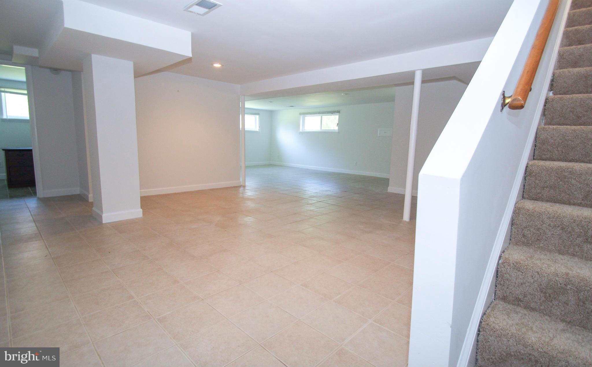 5214 Inverchapel Road Springfield, VA 22151 - Photo 22 of 30 an empty room with windows and closet