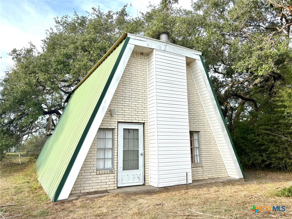 a view of a large white building