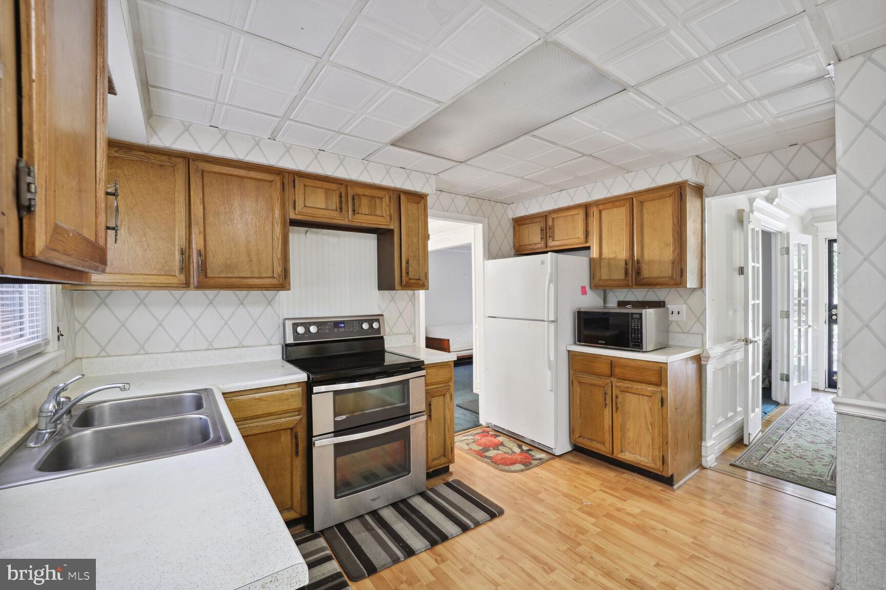 5908 Wolverton Lane Clinton, MD 20735 - Photo 9 of 27 Kitchen