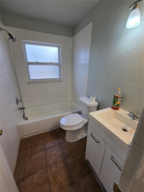 3406 Murrow Street New Port Richey, FL 34655 - Photo 8 of 21 a bathroom with a sink a toilet and a tub