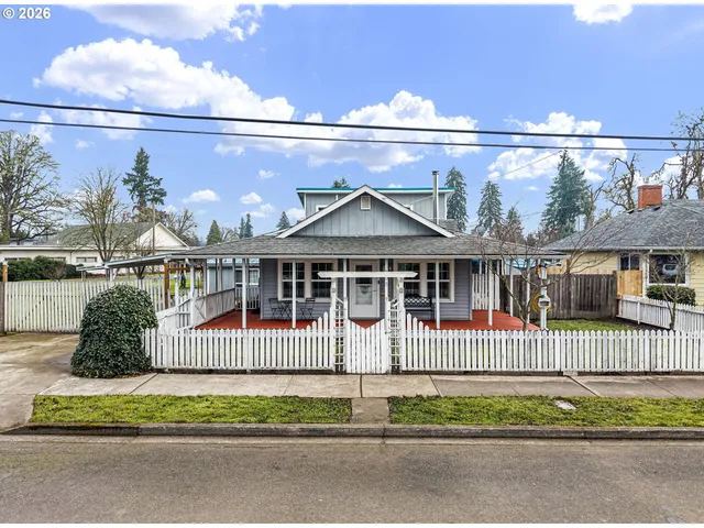 $485,000 | 808 North 10th Street, Cottage Grove, OR 97424