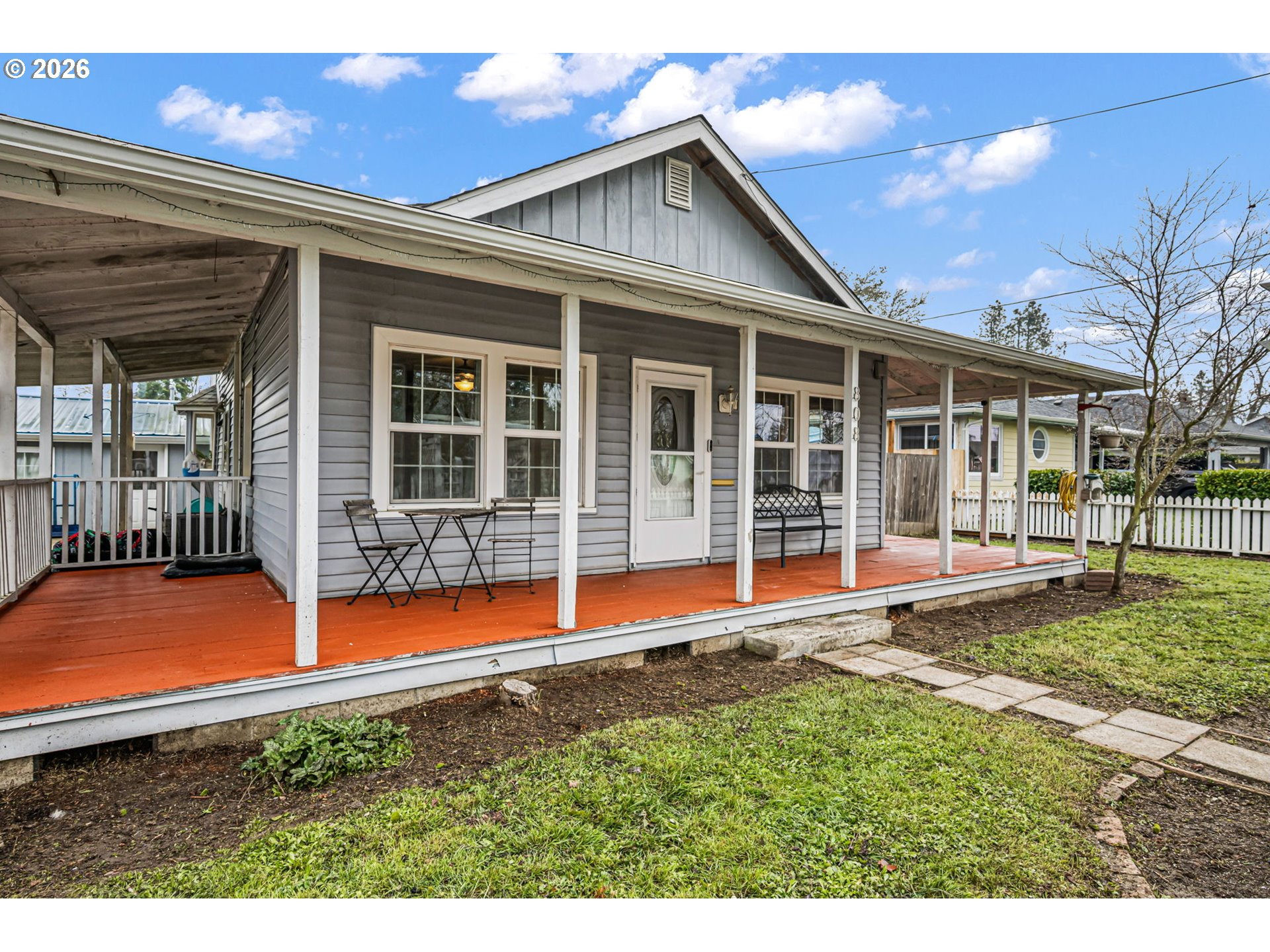 808 North 10th Street Cottage Grove, OR 97424 - Photo 2 of 34