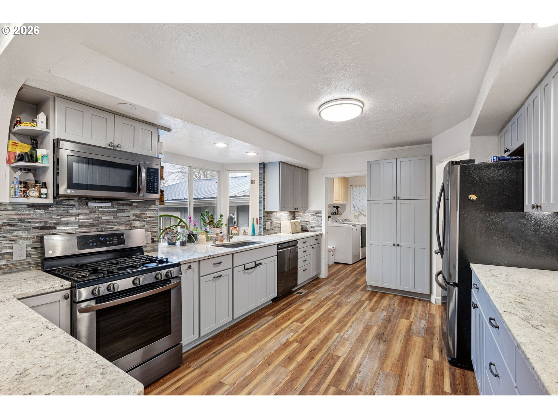 808 North 10th Street Cottage Grove, OR 97424 - Photo 8 of 34